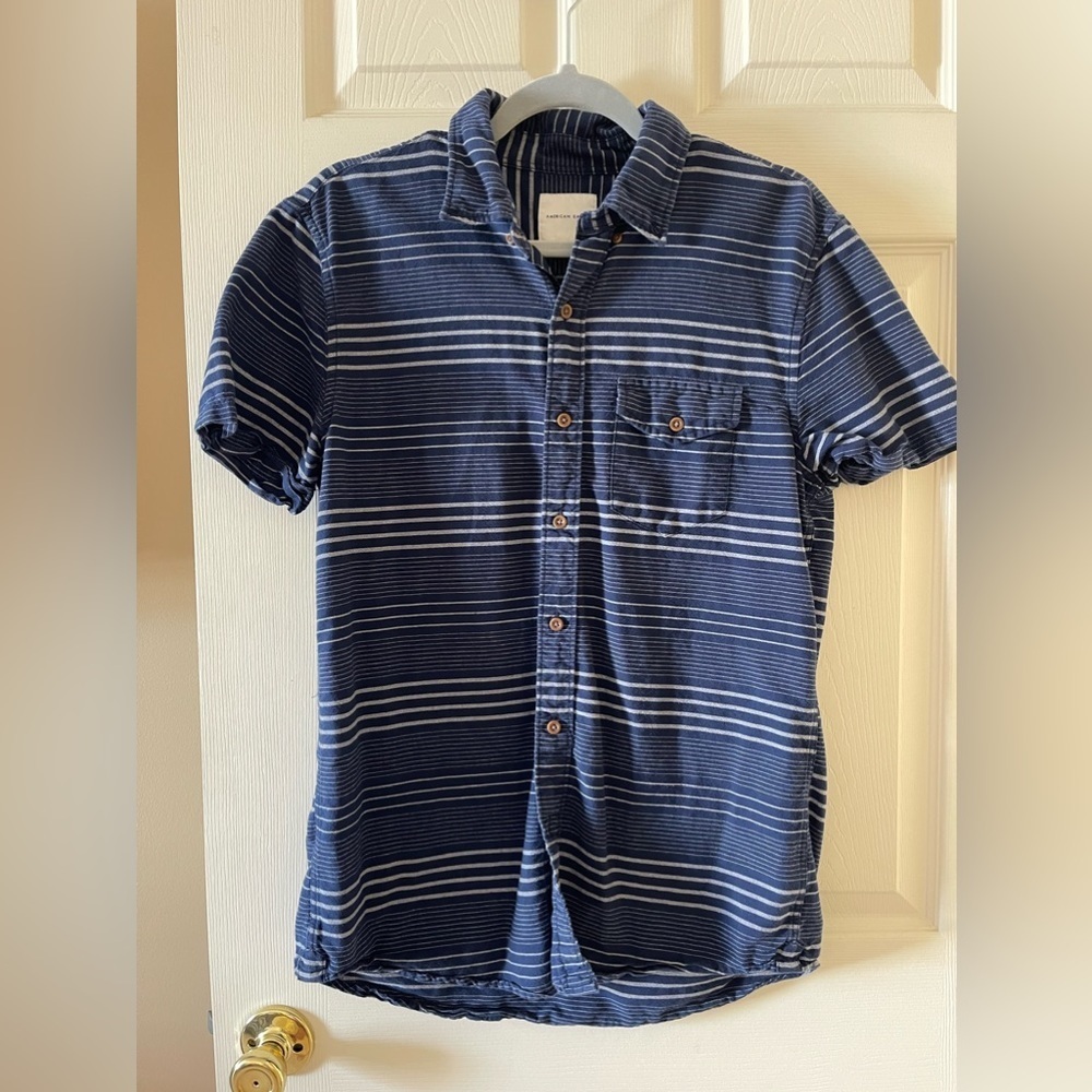 American Eagle Button Down • size M